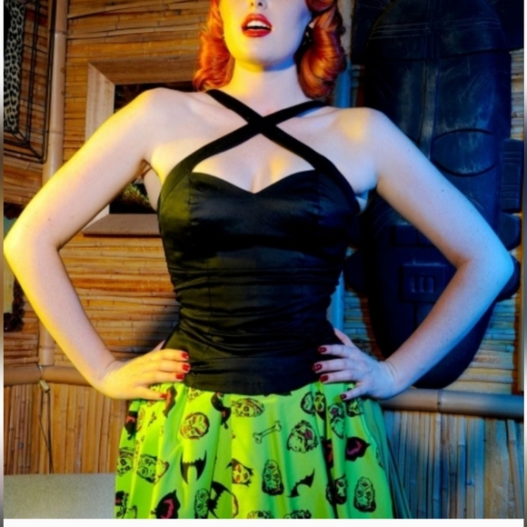 Deadly Dames - Picture 2 of 4